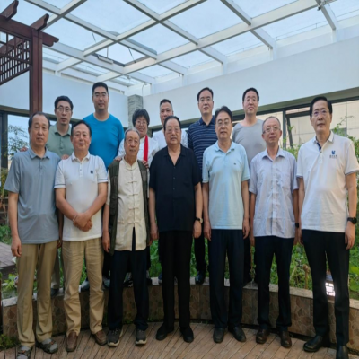 中國楹聯(lián)學(xué)會野草詩社黨委書記、社長李殿仁中將一行到融安特調(diào)研